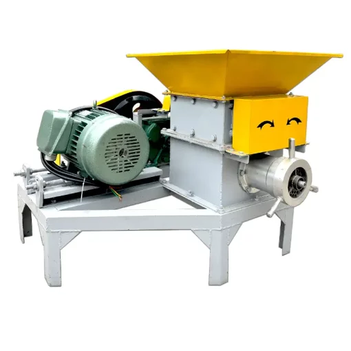 Hãng sản xuất: Bình Quân Công suất động cơ: 7,5kw Nguồn điện: 380V Tốc độ: 1450 v/p Năng suất: 200 - 300 kg/giờ Kích thước (d*c*r): 105*80*93 cm Tính năng: máy chuyên nghiền đùn nhuyễn xương lợn, xương gá, cá, cua, ốc.. làm thức ăn cho gia súc, đùn cám